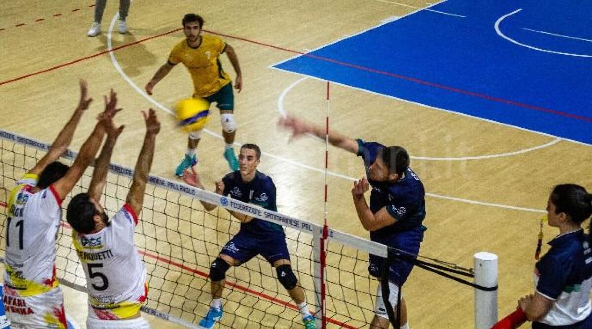 Volley B, PromoPharma si arrende al Loreto al tie-break (2-3). Per Samuel Frascio 30 punti - 