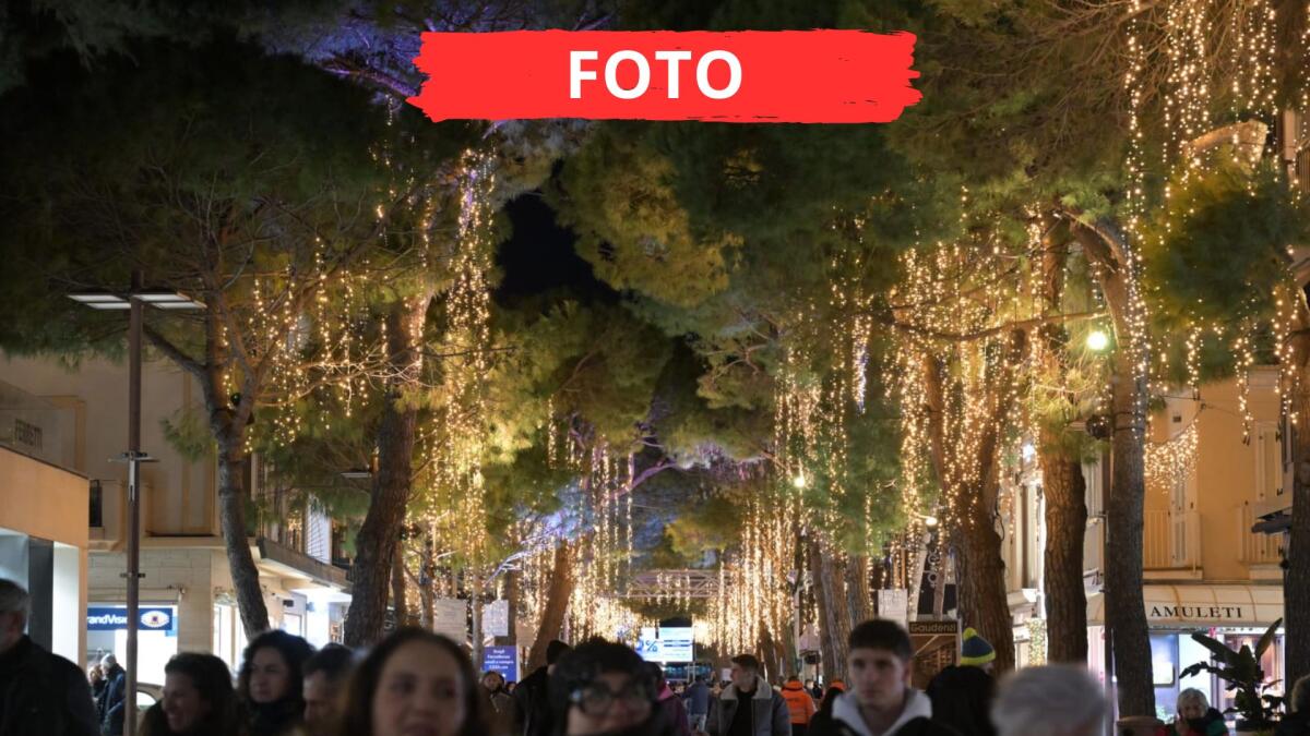 Riccione è avvolta dalla magia del Natale - Viale Ceccarini