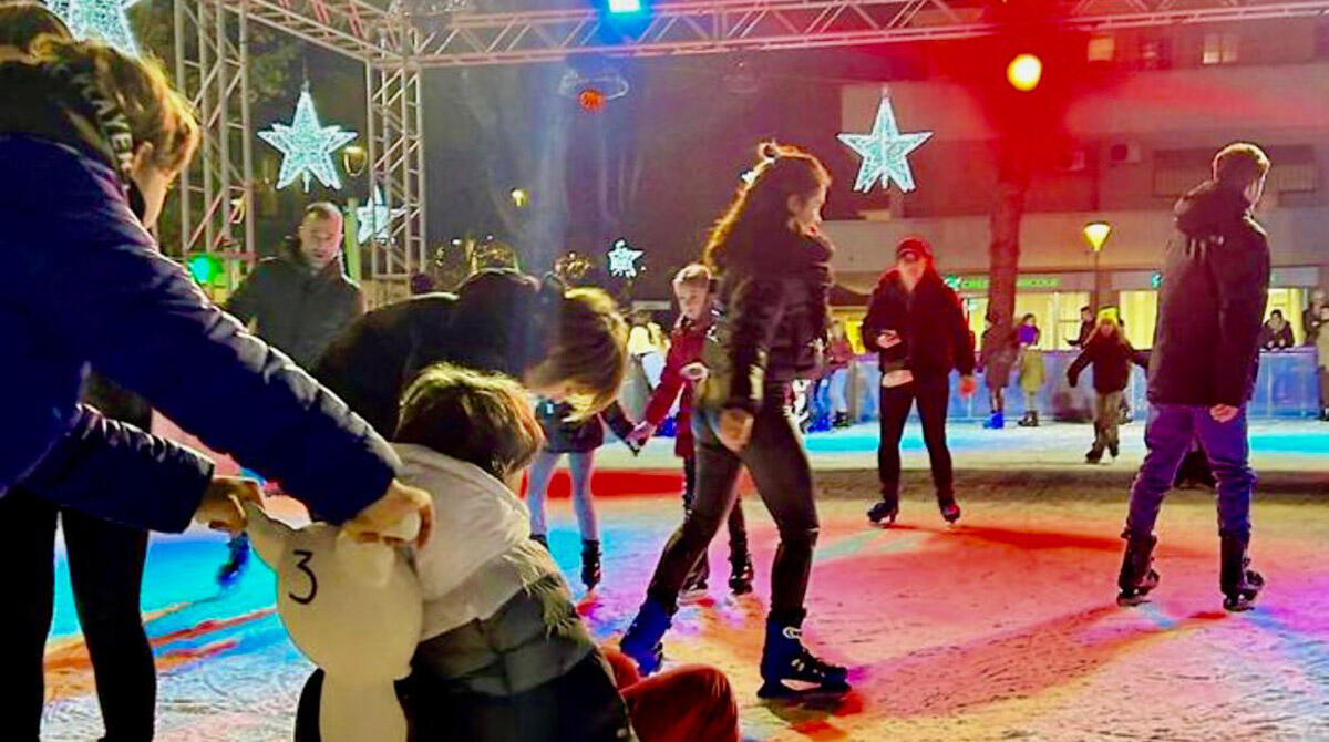 Un Natale...sul ghiaccio: dal 25 novembre arrivano due maxi piste in provincia di Rimini - Pista di pattinaggio sul ghiaccio, Riccione