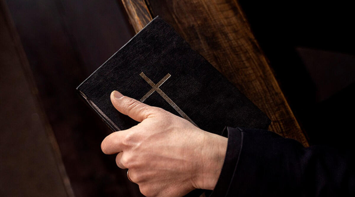 Foto e video dal contenuto pedopornografico, ex parroco di Rimini patteggia la pena - Foto di repertorio