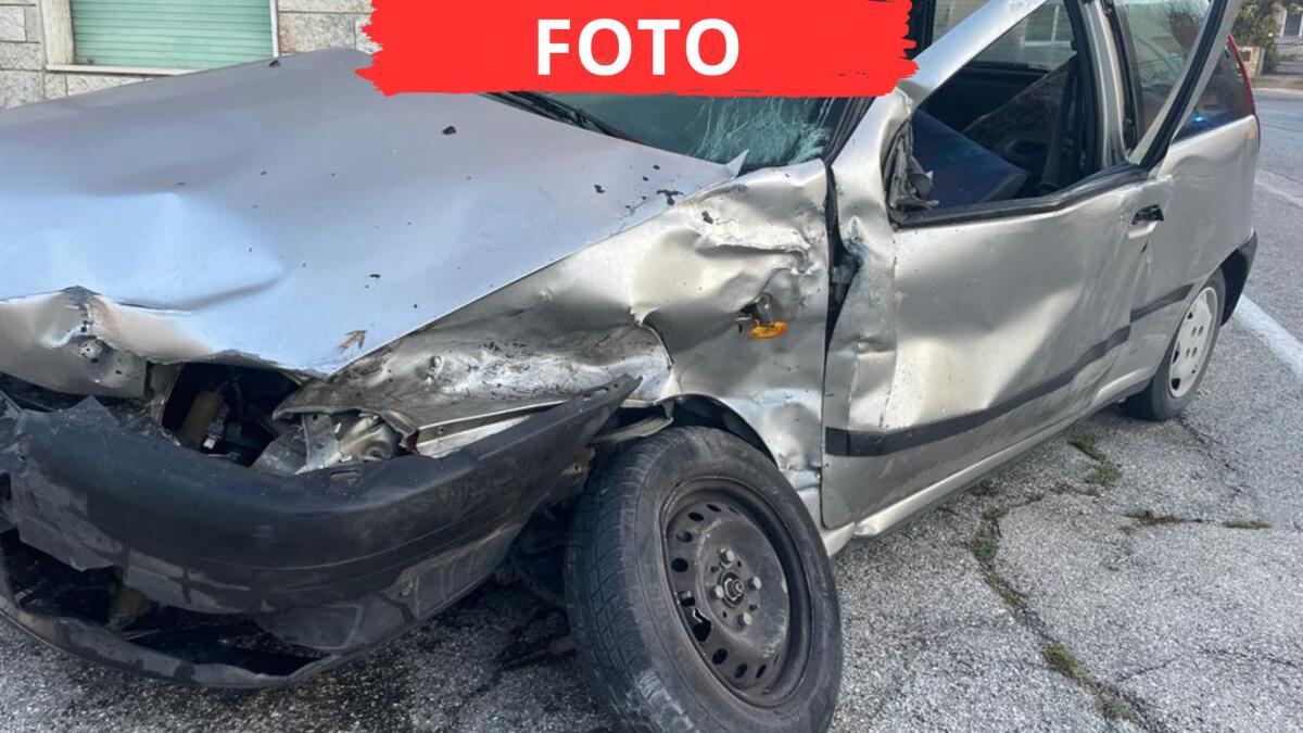 Auto contro camion sulla Marecchiese: elisoccorso per un 59enne - L'auto del 59enne