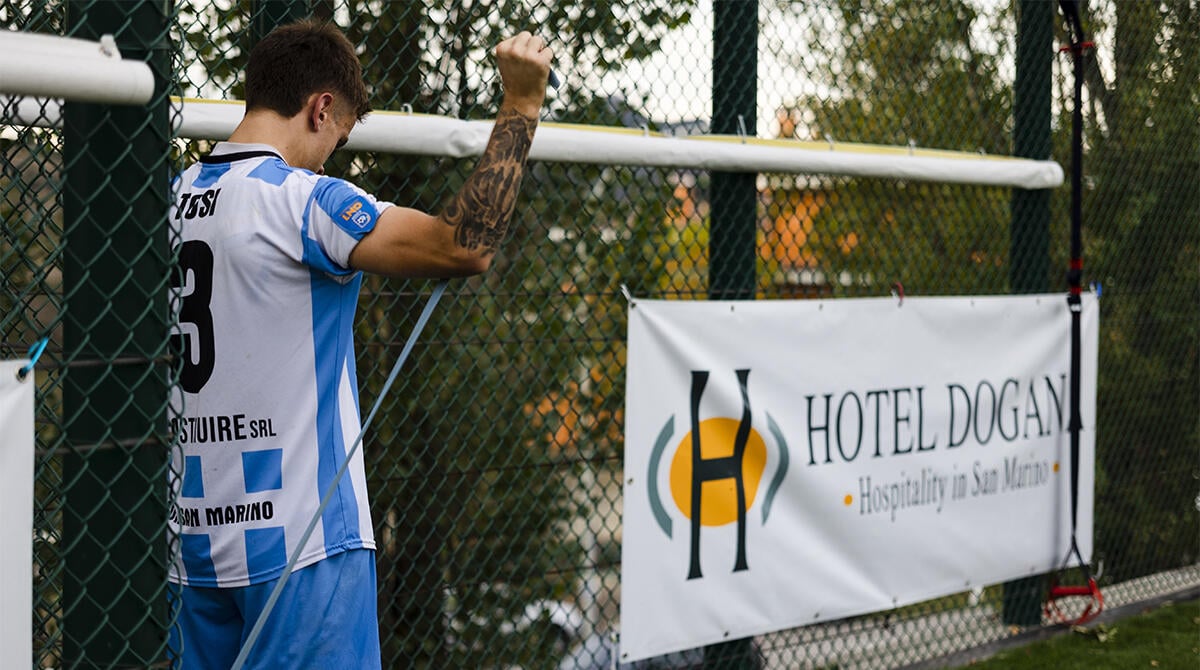 Tosi suona la carica per il Victor: c'è la sfida con la sfidante in Eccellenza, il Progresso - Alessandro Tosi esulta dopo il gol all'Aglianese