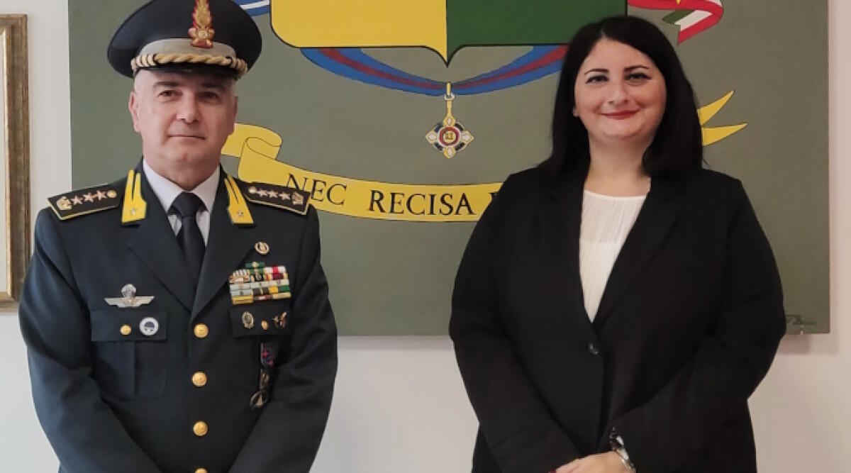Incontro tra l’Ufficio Provinciale dell’Agenzia delle dogane e dei monopoli e la Guardia di Finanza di Rimini - La nuova Dirigente dell’Ufficio delle Dogane di Rimini, Dott.ssa Cinzia Nocca e il Comandante Provinciale, Col. Alessandro Coscarelli