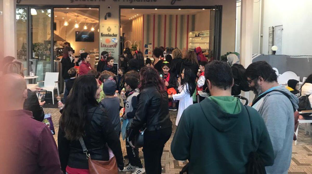 Isola dei Platani invasa da mostri e fantasmi: successo per l'appuntamento di Halloween - Un momento del pomeriggio di festa