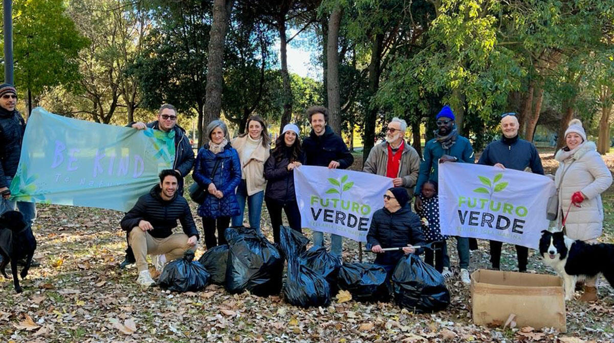 Ecologia in azione: cittadini raccolgono oltre 95 chili di plastica in una mattinata - I volontari al Parco del Gelso di Bellaria Igea Marina