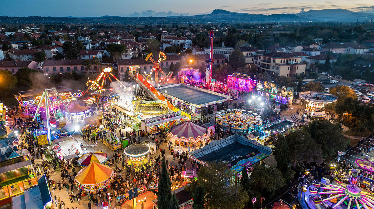 È una San Martino da record. Più di 100mila persone hanno scelto Santarcangelo nel weekend - Le foto della Fiera di San Martino realizzate da Matteo e Gilberto Manzi