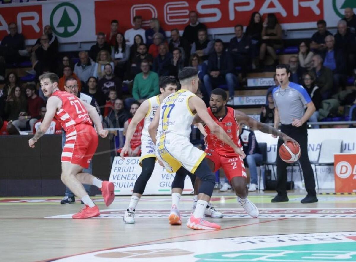 Basket A2, Riviera Banca dal +15 al ko nel supplementare 82-77 a Cividale - 
