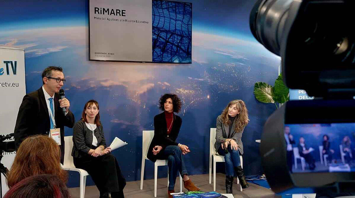 Materiali di scarto utilizzati per spazi gioco alla scuola Il Glicine: presentato il nuovo progetto - 