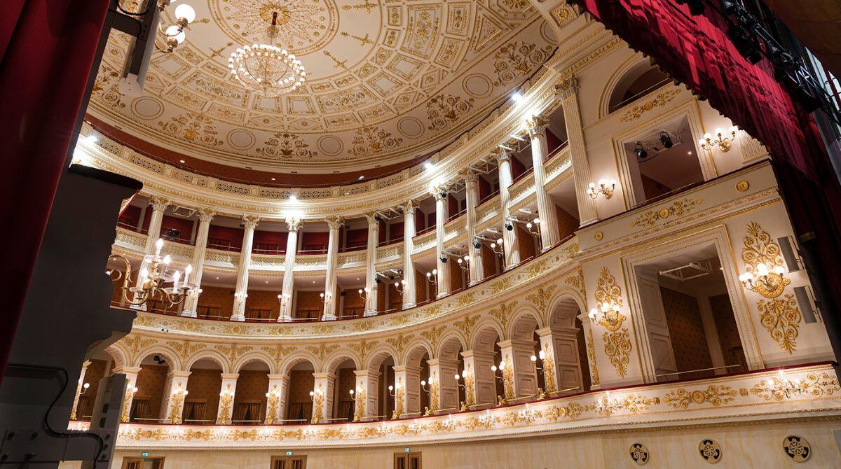 “Charity Dinner Ior” di Rimini: oltre 160 persone al Teatro Galli per l’oncologia - Interno del Teatro Galli