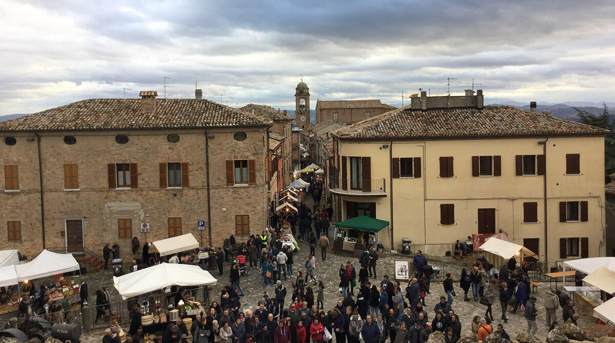 Mondaino si trasforma nella capitale del gusto e dell'allegria: arriva Fossa, Tartufo e Venere - Fossa, Tartufo e Venere a Mondaino