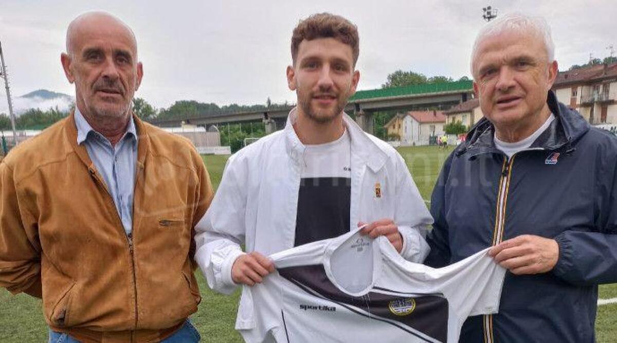 Calcio Promozione, la Sampierana dilaga contro la Stella (6-1) - Alain Cano con il ds Gianluigi Bartoli e il presidente Oberdan Melini