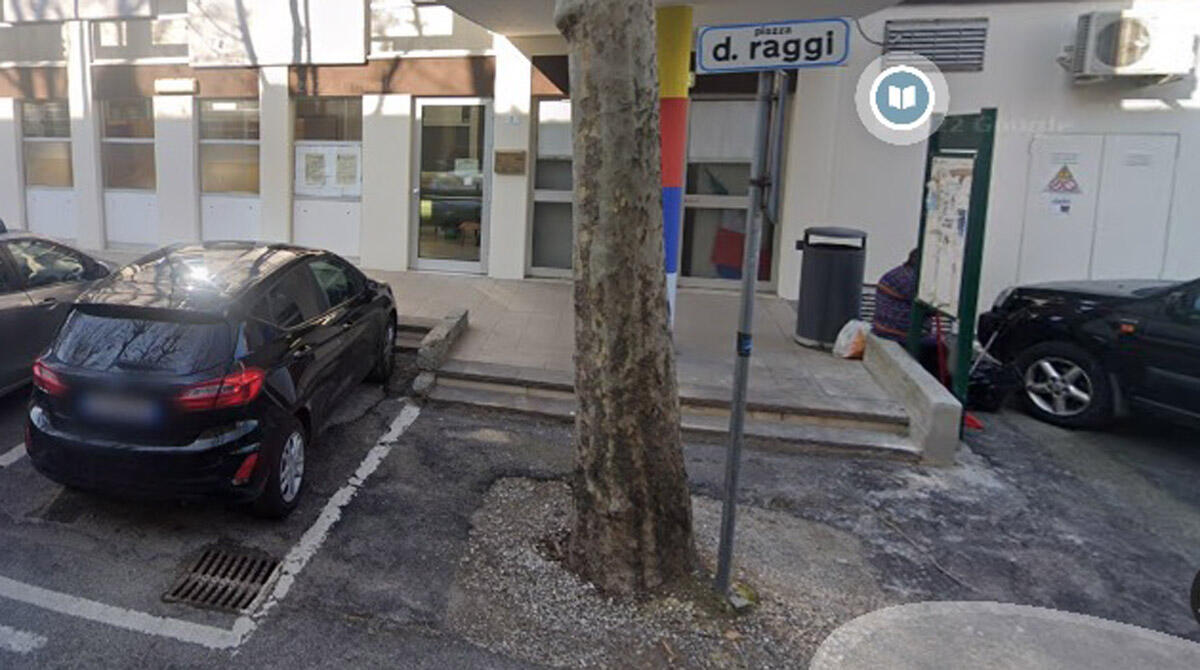 Miramare, scelto l'immobile che ospiterà i servizi comunali: vicino ai parcheggi, locale ampio e accessibile - Piazzale Decio Raggi (PH GOOGLE)
