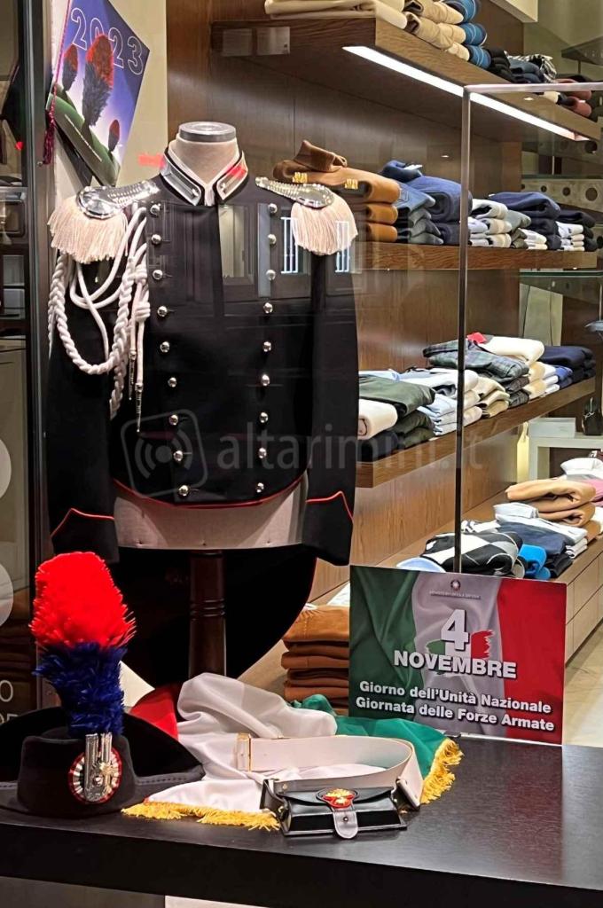 La vetrina allestita a Riccione