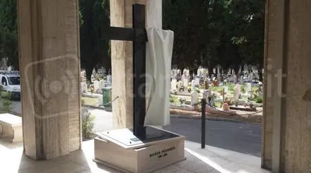 Il monumento per Marco Pesaresi