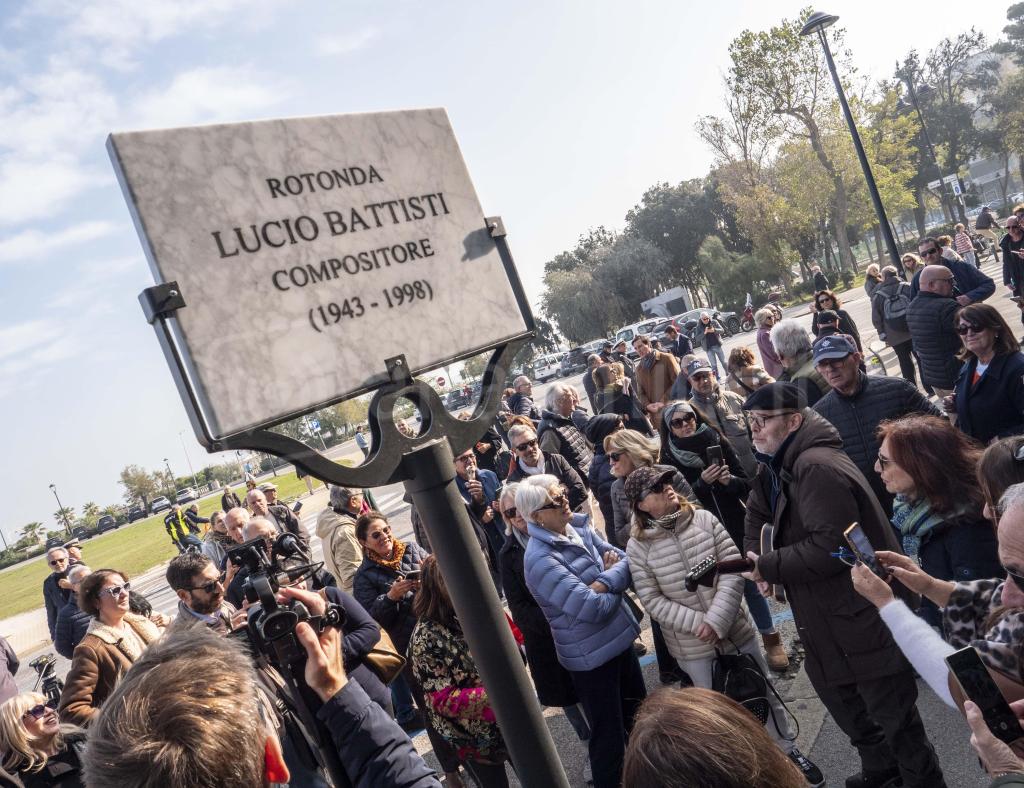 Rimini; 15/11/2023: Comune RN, Ufficio Stampa, intitolazione rotonda Lucio Battisti©Riccardo Gallini /GRPhoto