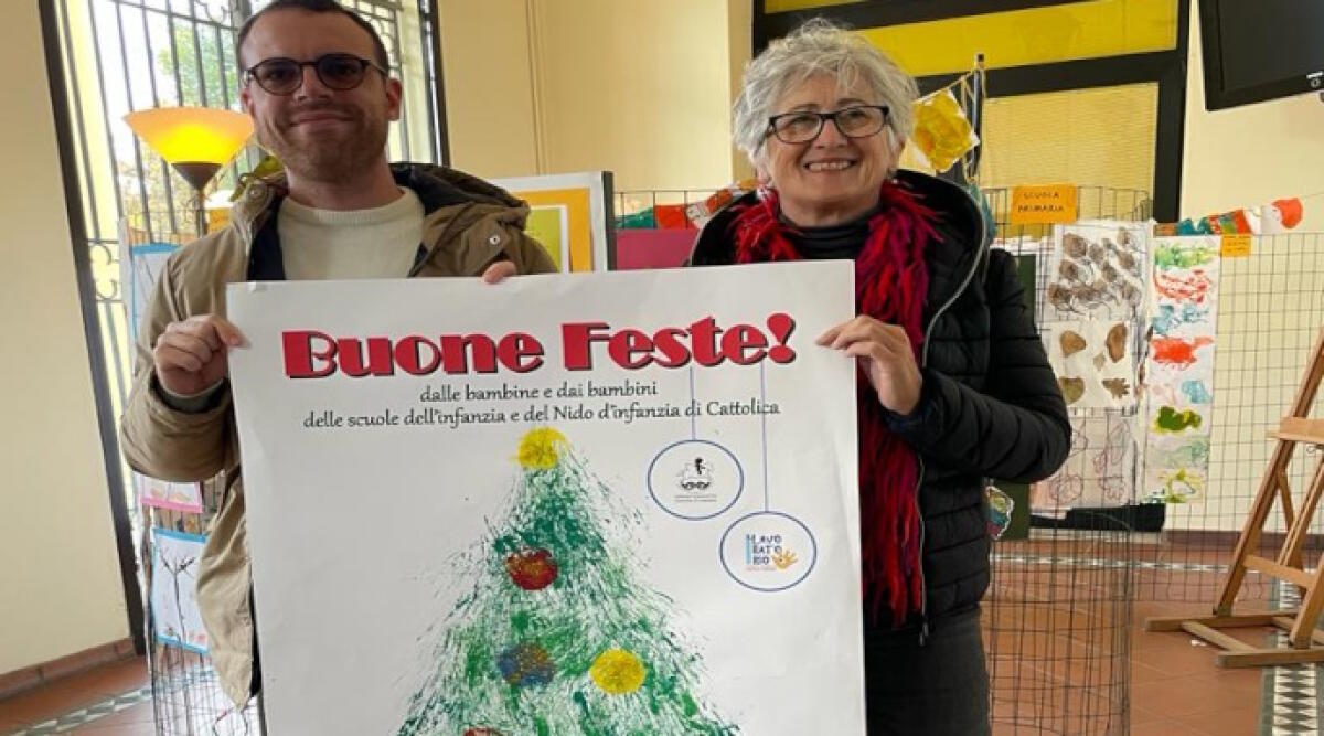 Spuntano manifesti di auguri per le strade di Cattolica - Il manifesto di auguri