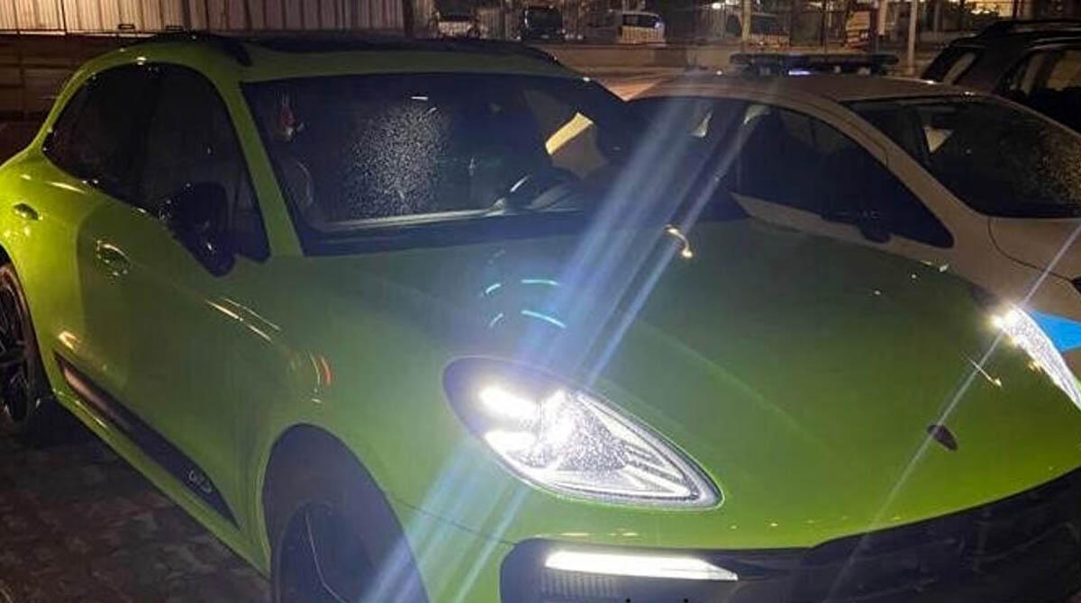 Targa falsa sul bolide di lusso, nei guai una 52enne. Ed è il terzo caso in un mese - L'auto sequestrata