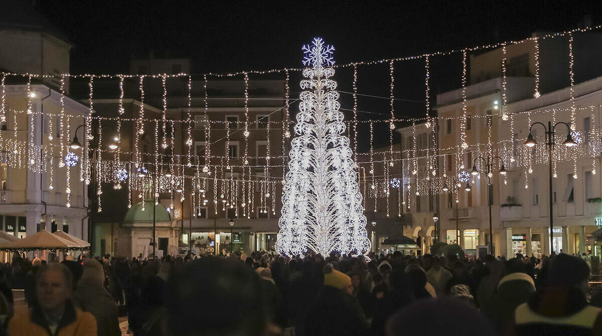 Pista, circo sul mare, mercatini e presepi: tutte le iniziative per vivere il Natale a Rimini - Natale a Rimini