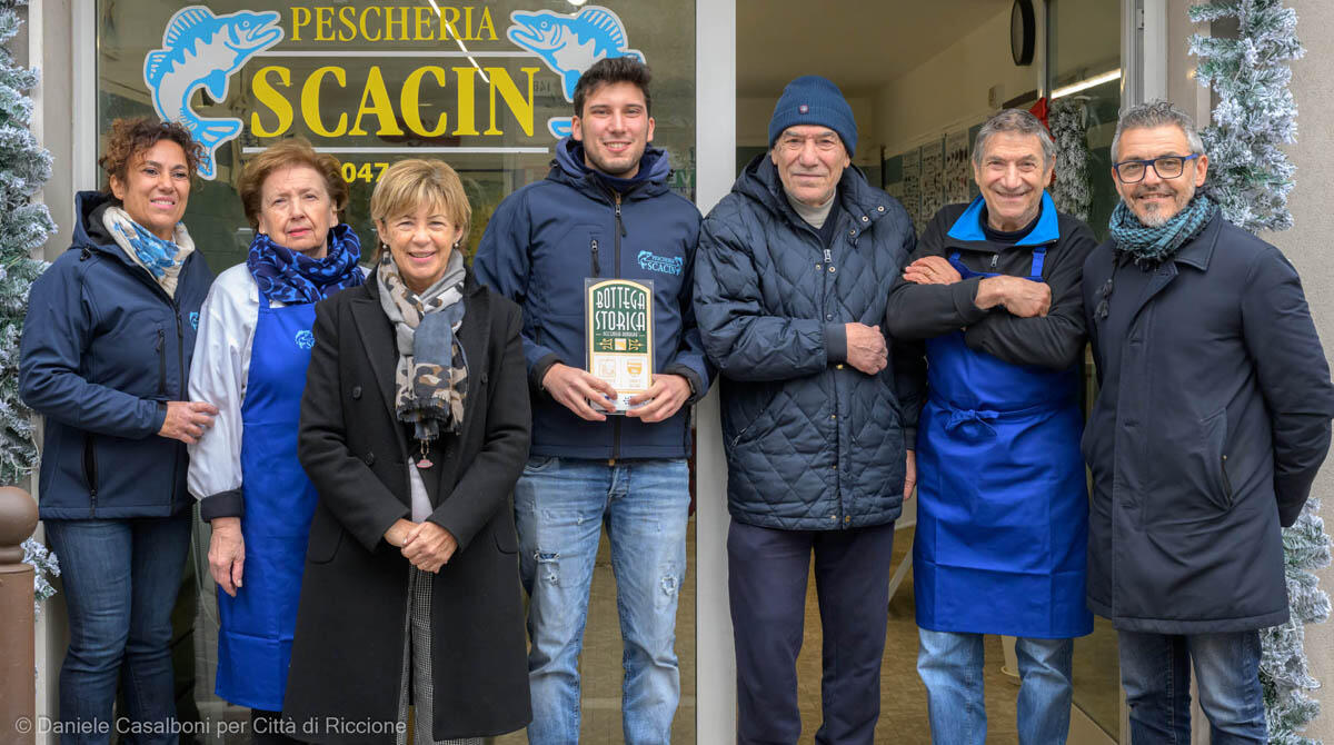 Quattro generazioni di passione, la pescheria Scacin da 52 anni è storia di Riccione - 