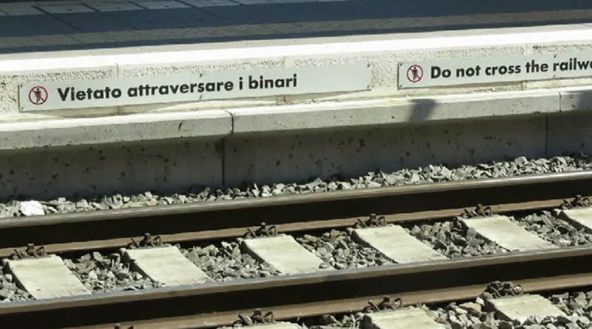 Salvataggio in extremis: militare fuori servizio salva un anziano sui binari del treno - Archivio