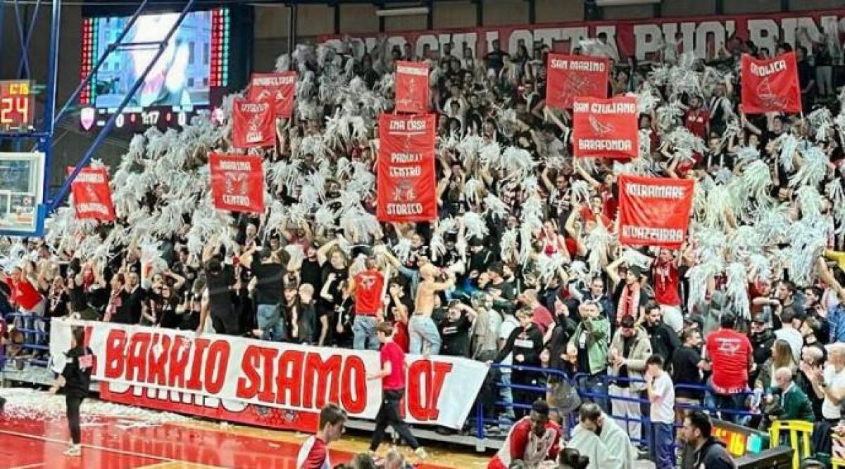 Basket A2, RivieraBanca si spegne nella ripresa (18 punti): l'Unieuro fa suo il derby (68-80) - 
