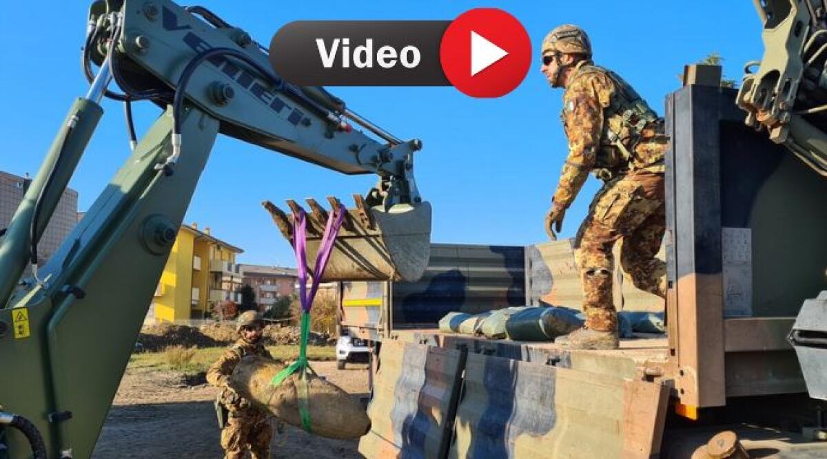 Santarcangelo, fatta brillare la bomba di oltre 200 kg. Il momento dell'esplosione - Intervento ordigno bellico via Europa