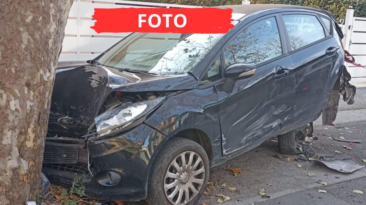 Parcheggia l’auto e la ritrova distrutta in via Rimembranze a Bellariva - L'auto devastata da un pirata della strada