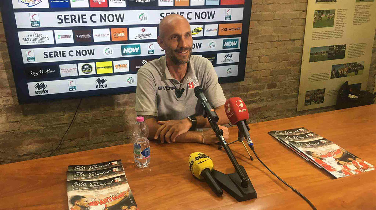 Calcio C, per il Rimini il derby di Pesaro. Troise: 'Sfruttare l'entusiasmo rimanendo umili' - Emanuele Troise in conferenza stampa