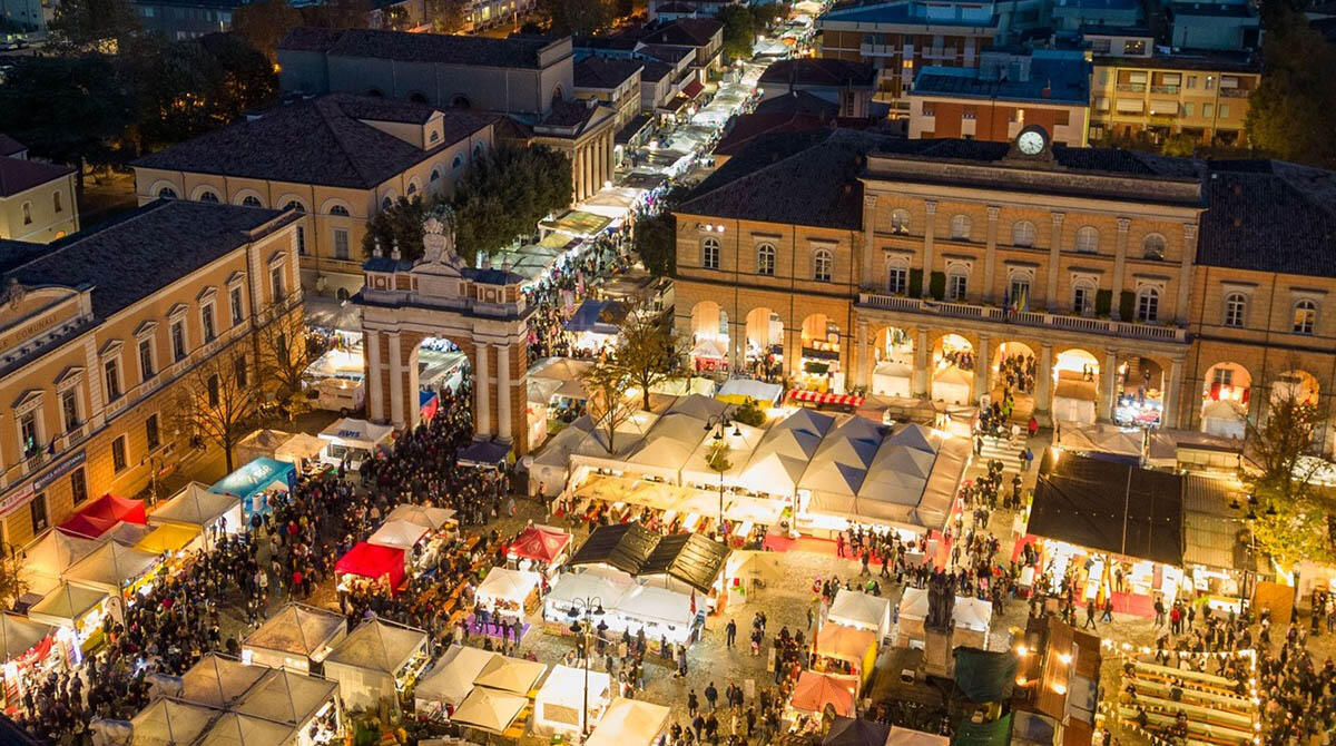 Santarcangelo, l'Immacolata inaugura il Natale: si accendono le luci con tanti eventi - Natale 2023 a Santarcangelo: (Foto: Matteo e Gilberto Manzi, da Visit Santarcangelo"
