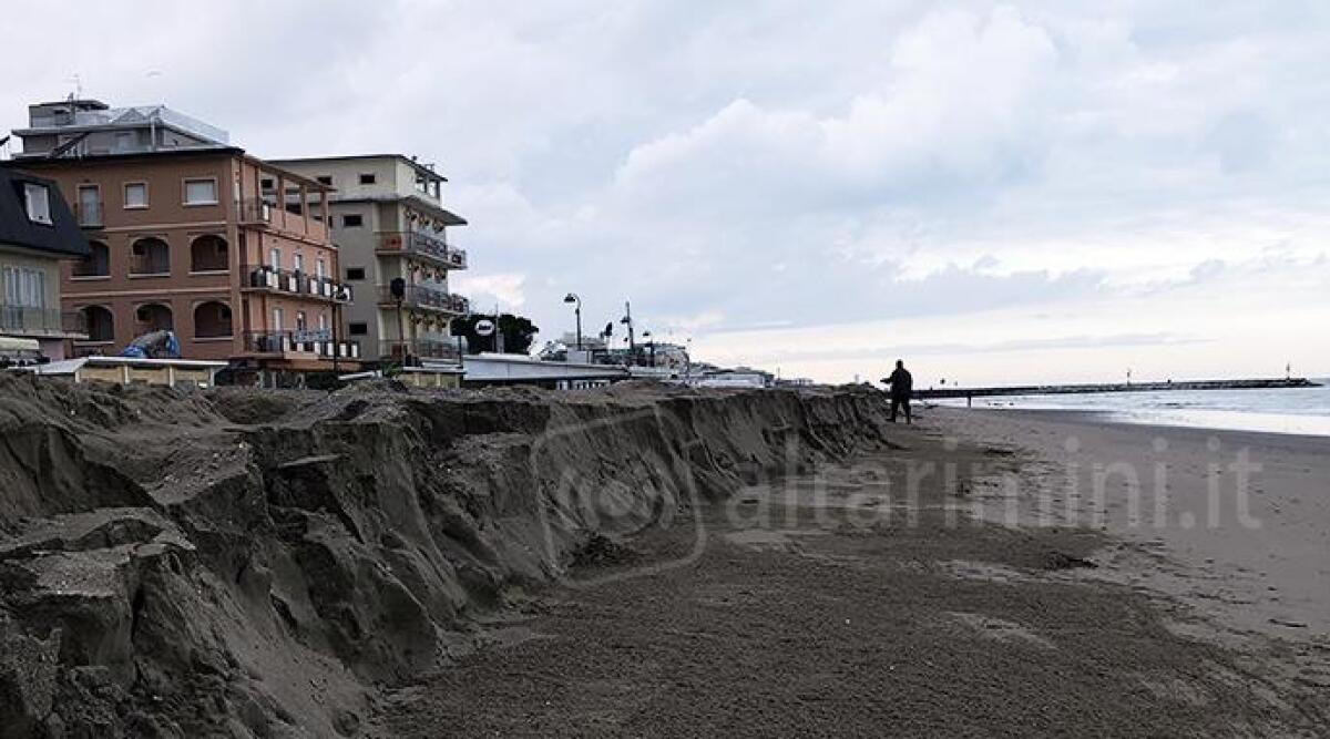 Meteo Rimini, settimana inizia con nuvolosità e temperature basse - Una duna fronte mare - scatto di Federico Antonioli (Centro Meteo Emilia-Romagna)