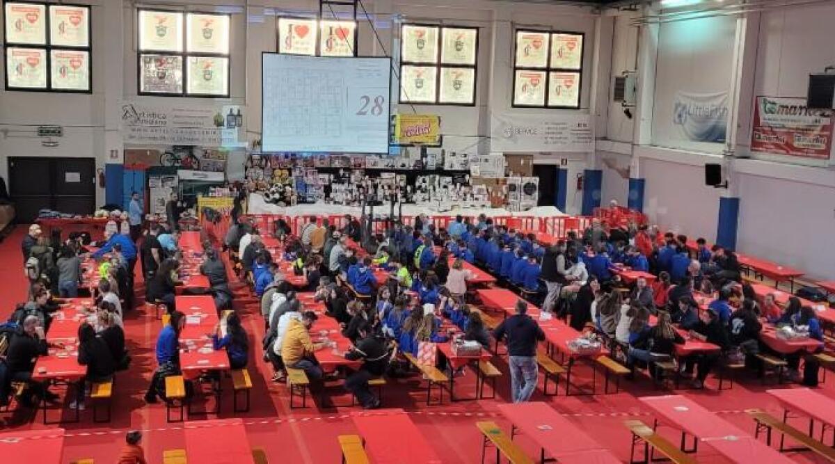 Calcio e Volley, festa di Natale al PalaSic per la famiglia Junior Coriano. Il saluto del sindaco -