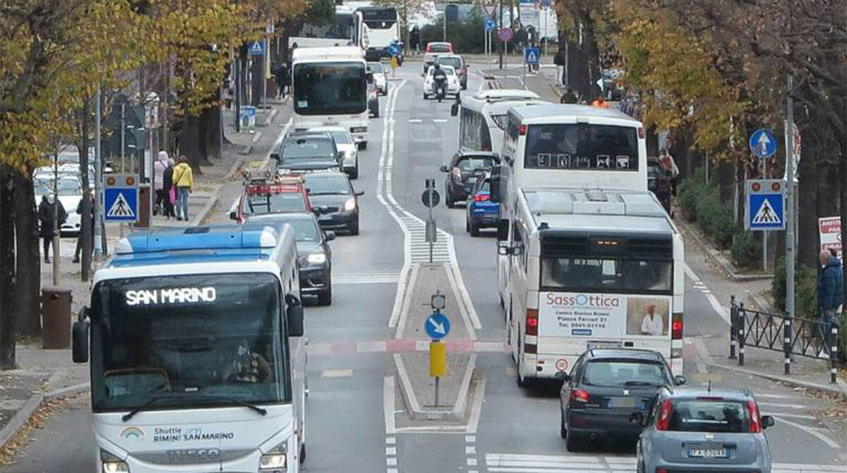 Mercato Coperto in via Roma per due anni, Renzi: "Incompatibile con traffico e ambiente" - Traffico su via Roma a Rimini FOTO GIOENZO RENZI
