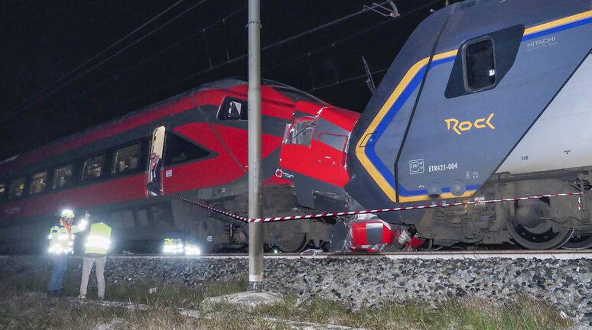 Scontro tra treni, "nessun ferito grave" - Foto Ansa