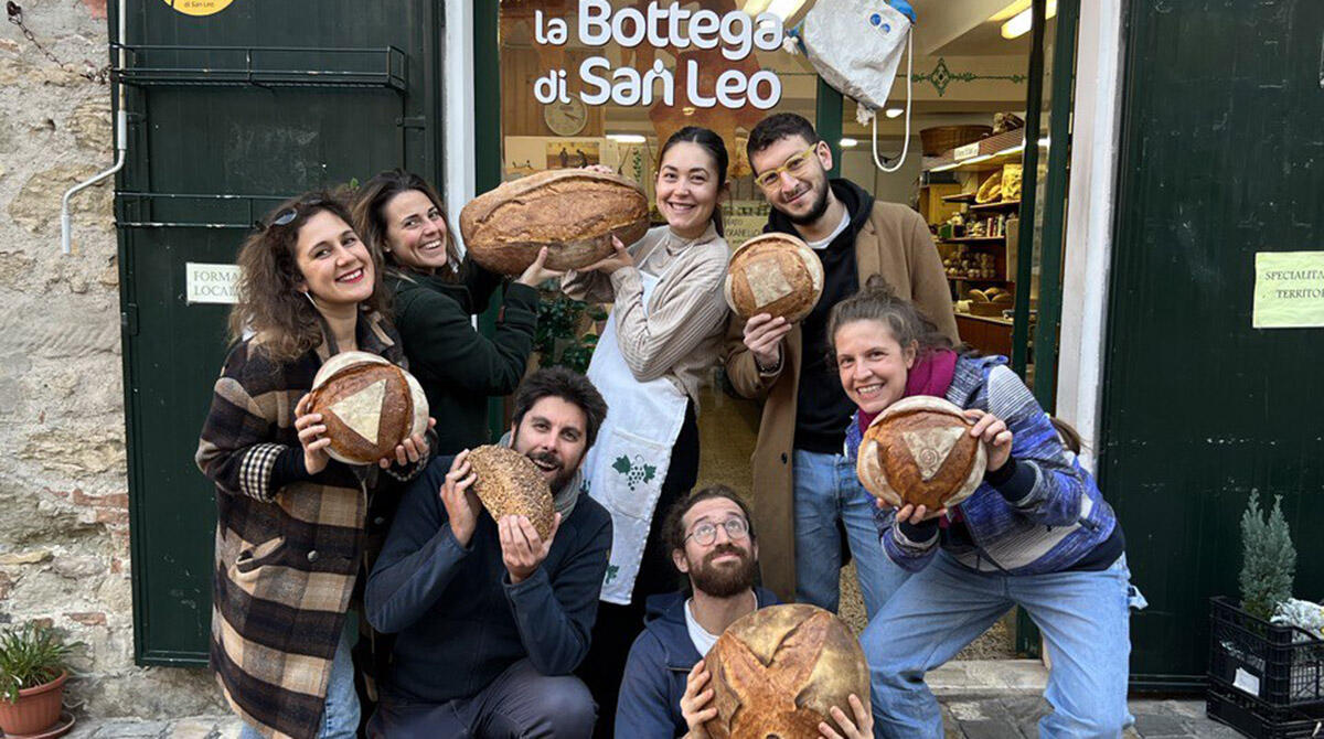 Combattere lo spopolamento con le eccellenze del posto: il progetto dei giovani di San Leo - I giovani soci della Cooperativa di comunità Fer-Menti Leontine, San Leo