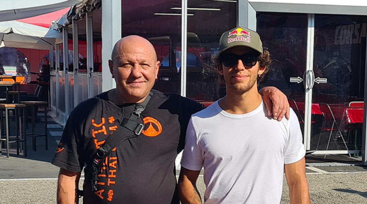 Riccione piange la scomparsa di Massimo Menini, aveva 60 anni. Icona della fotografia sportiva - Massimo Menini con Bastianini