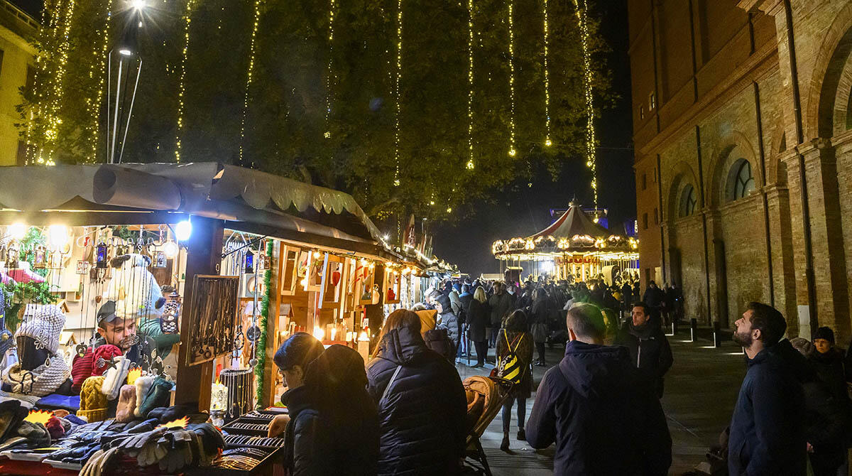 Verso il Natale. È Ice Village Mania: oltre 10mila visitatori nel weekend al porto di Rimini - Rimini; 03/12/2022: Comune RN, Ufficio Stampa, accensione luci di Natale
©Riccardo Gallini /GRPhoto