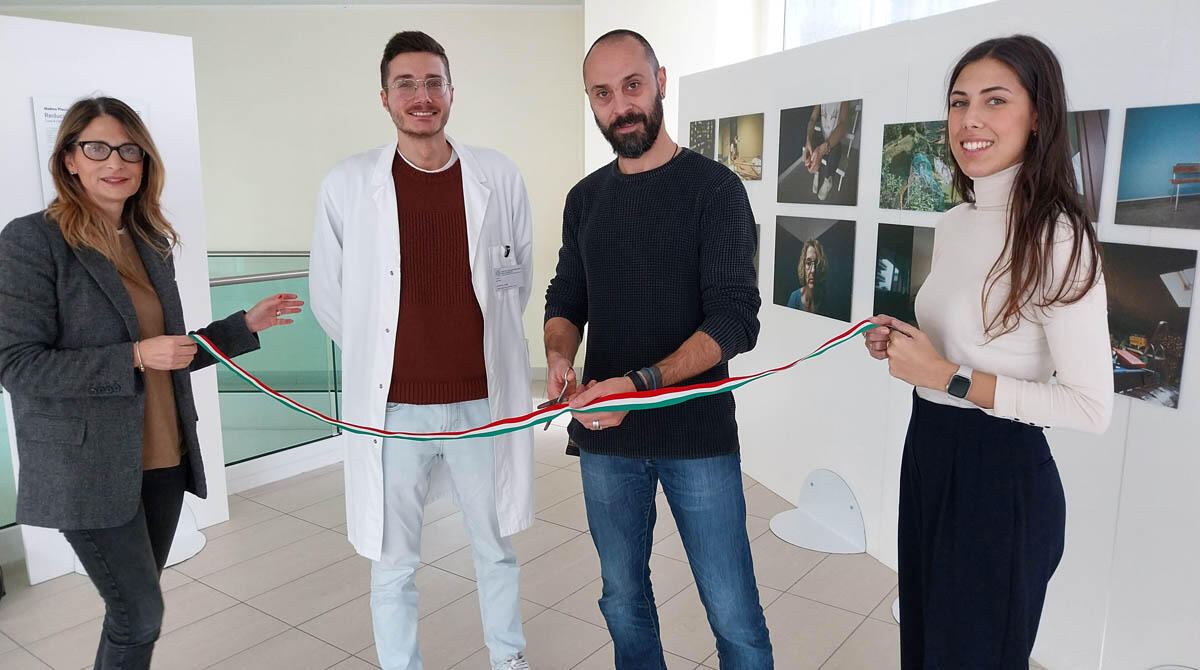 Covid, sofferenza e impegno di medici e infermieri immortalati in una mostra fotografica - 