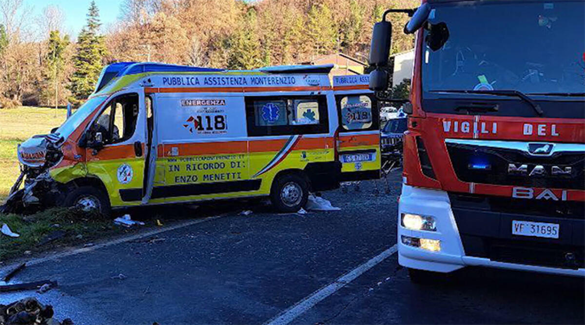 Auto contro un'ambulanza nel bolognese, morta una 26enne - Auto contro ambulanza, 26enne morta sul colpo