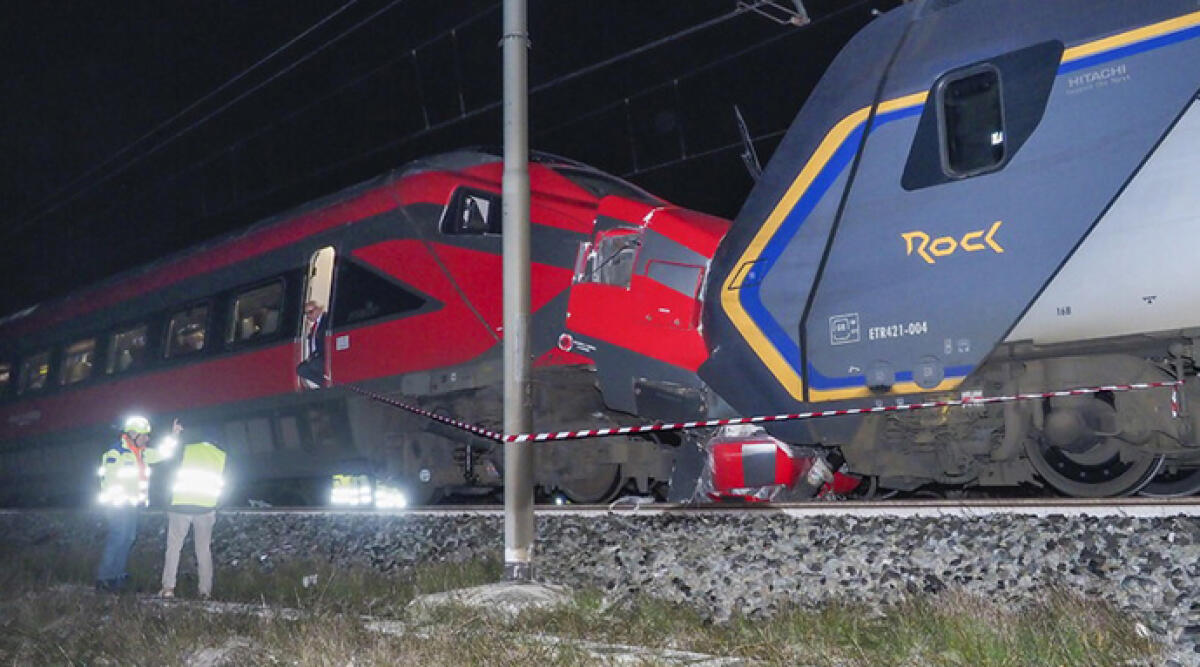Urto fra treni a Faenza, indagato il macchinista - Foto Ansa