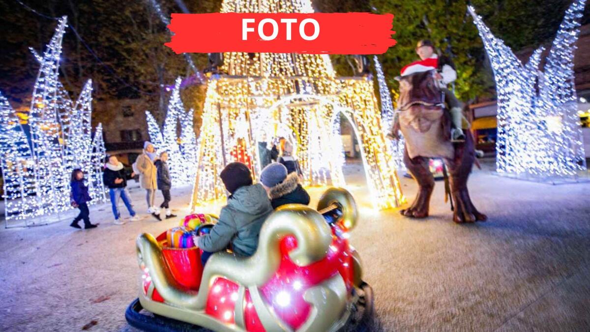 Natale a Bellaria, la "Snow Globe" e la pista di pattinaggio prese d'assalto - FOTO ALESSIA BOCCHINI