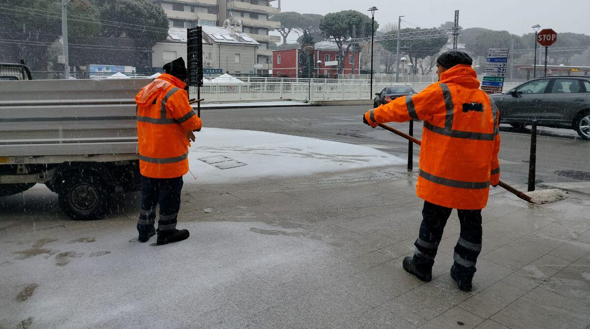 Definito il piano neve a Riccione: pronti mezzi speciali, 5 spargisale, 10 spalaneve e 50 tonnellate di sale -