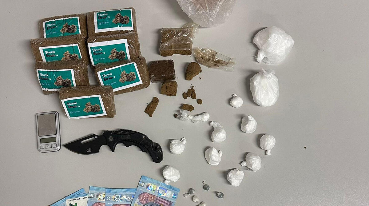 Via vai insolito di monopattini fuori dall'appartamento: scoperta casa dello spaccio - Il sequestro della Polizia Locale di Rimini