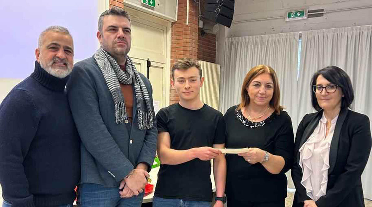Nel ricordo di Luca Petitti: studente prodigio dell'Einstein riceve una borsa di studio - Lo studente Giacomo riceve il riconoscimento