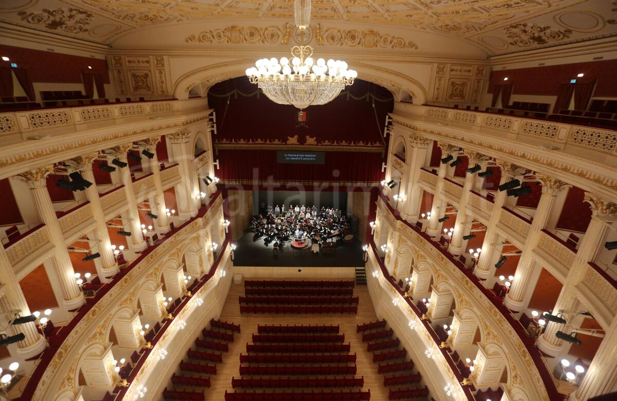 Rinviato lo spettacolo 'Ginger & Fred' al Teatro Galli - Teatro Galli