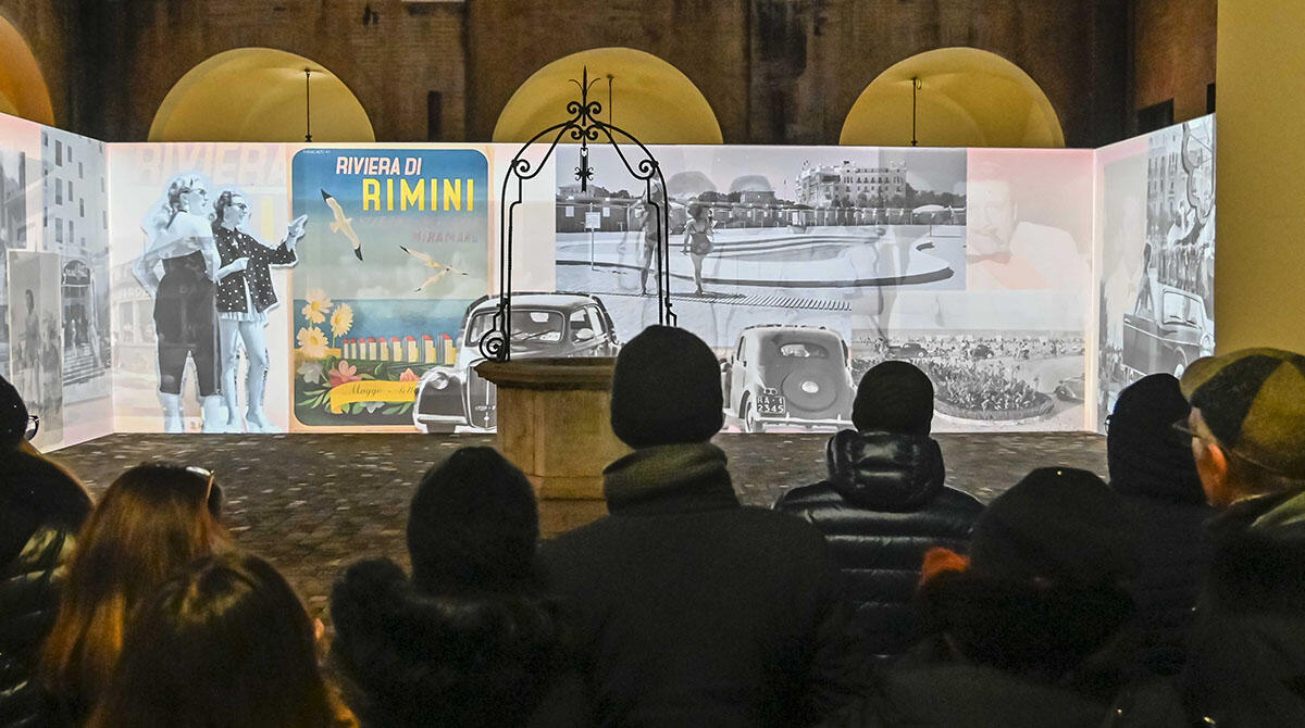 Teatro Galli e Gambalunga si illuminano con due spettacoli immersivi di videomapping - Il cortile illuminato della biblioteca Gambalunga, Rimini