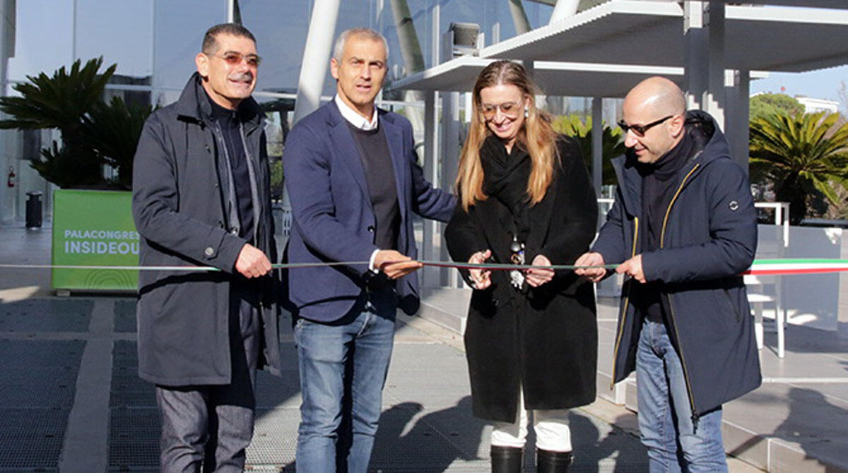 Rimini, il Palacongressi abbellisce le proprie aree esterne - Da sinistra Maurizio Ermeti, il sindaco Jamil Sadegholvaad, Federica Lucini e Fabio De Santis.