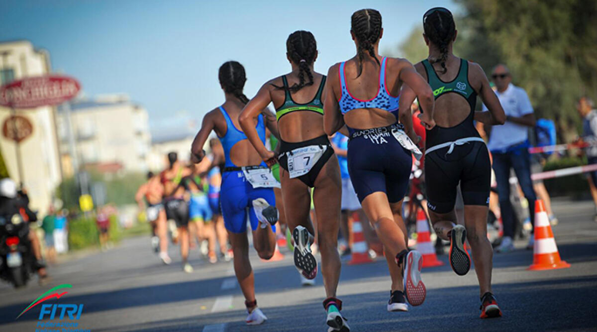 Atleti eccellenti premiati con borse di studio dalla Federazione Triathlon - Foto FITri