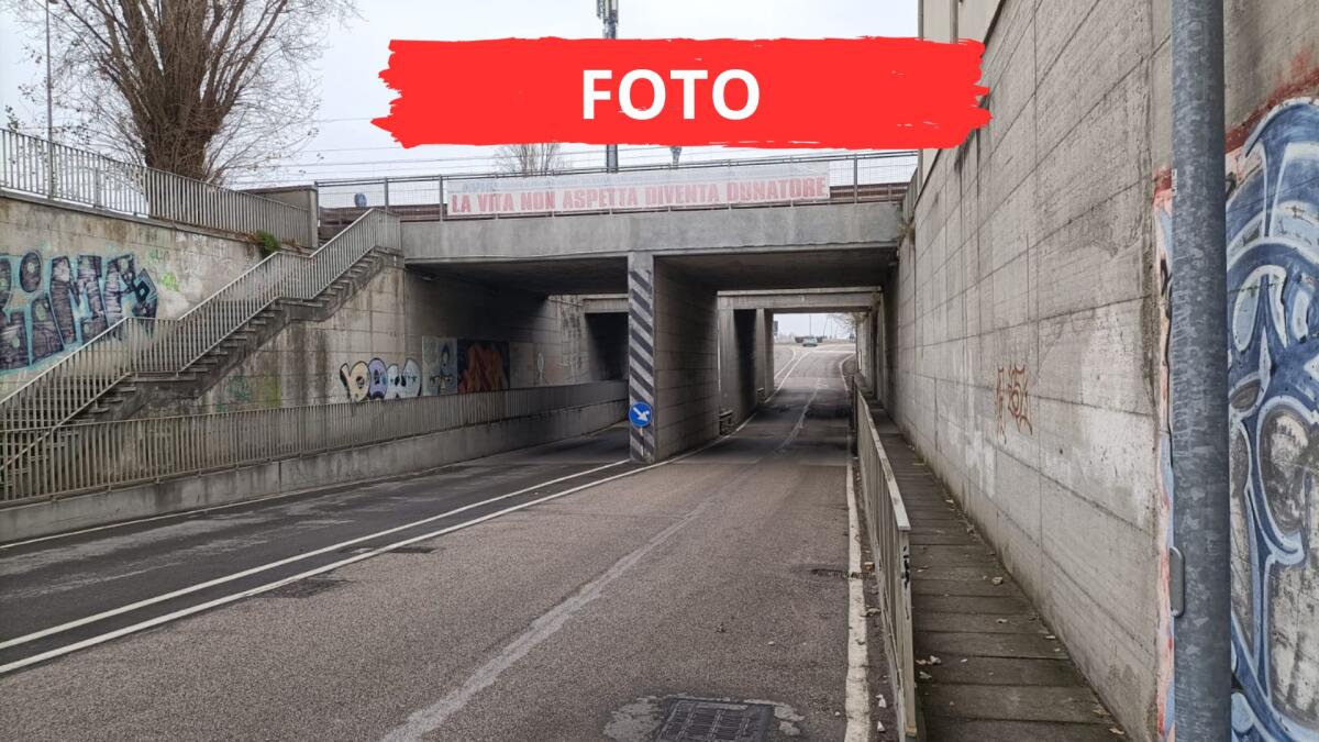 Lanciano sassi dal cavalcavia sulle auto e si riprendono con i cellulari: minorenni indagati - Il cavalcavia di Via del Mare a Misano Adriatico, foto Amato Ballante