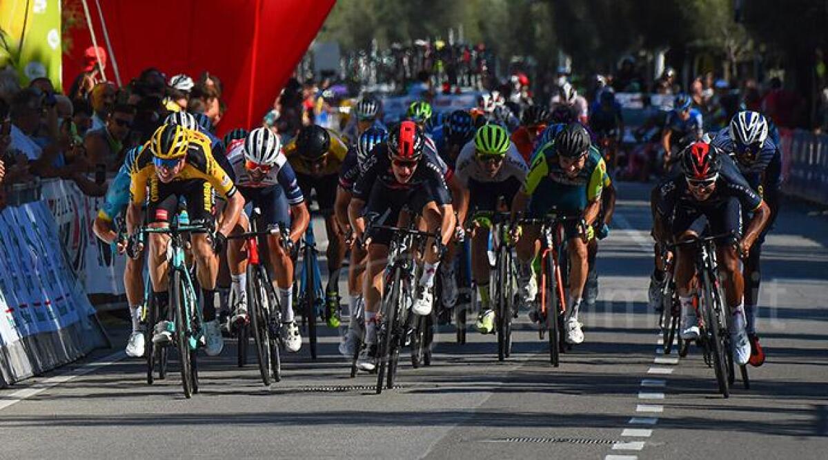 Da Riccione a Sogliano, partenza a Pesaro: la Coppi e Bartali "infiamma" gli appassionati di ciclismo - Un momento della Coppi e Bartali ARCHIVIO