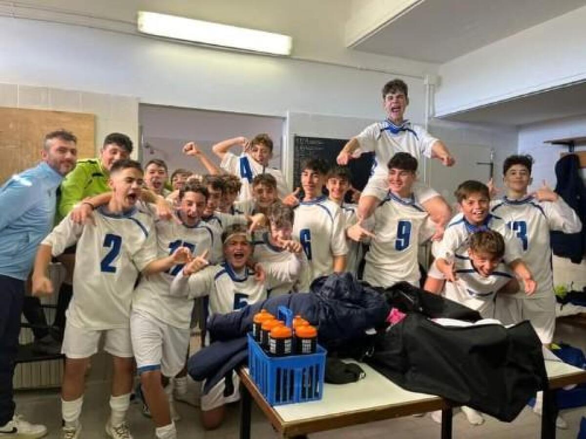 Calcio giovanile, Tropical Coriano: U15 sempre leader. Festa di Natale al PalaSic e scattano le tombole - 